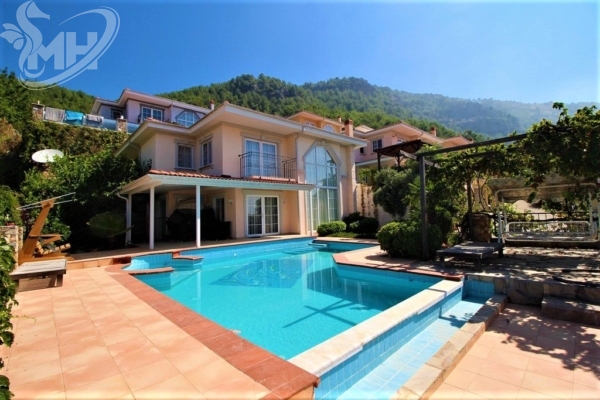 Villa Where Luxury and Comfort Meet in Tepe Neighbourhood of Alanya